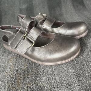 Børn women's Mary Jane Strappy shoes in a dark brown leather  Size 8M